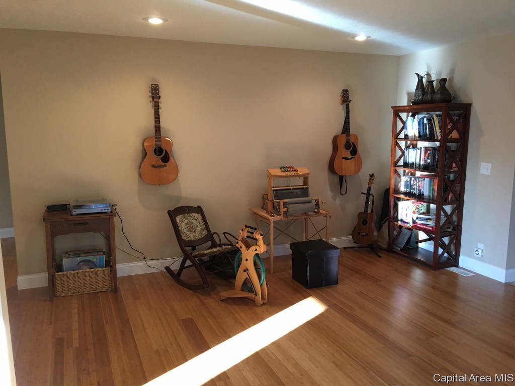 8083 West Outer Road Sherman, IL 62684 - Photo 11 of 35 Gallery Image 11