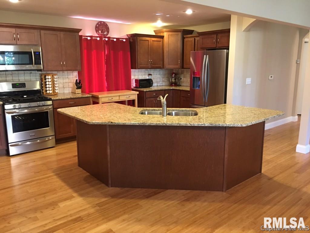 8083 West Outer Road Sherman, IL 62684 - Photo 12 of 35 Gallery Image 12