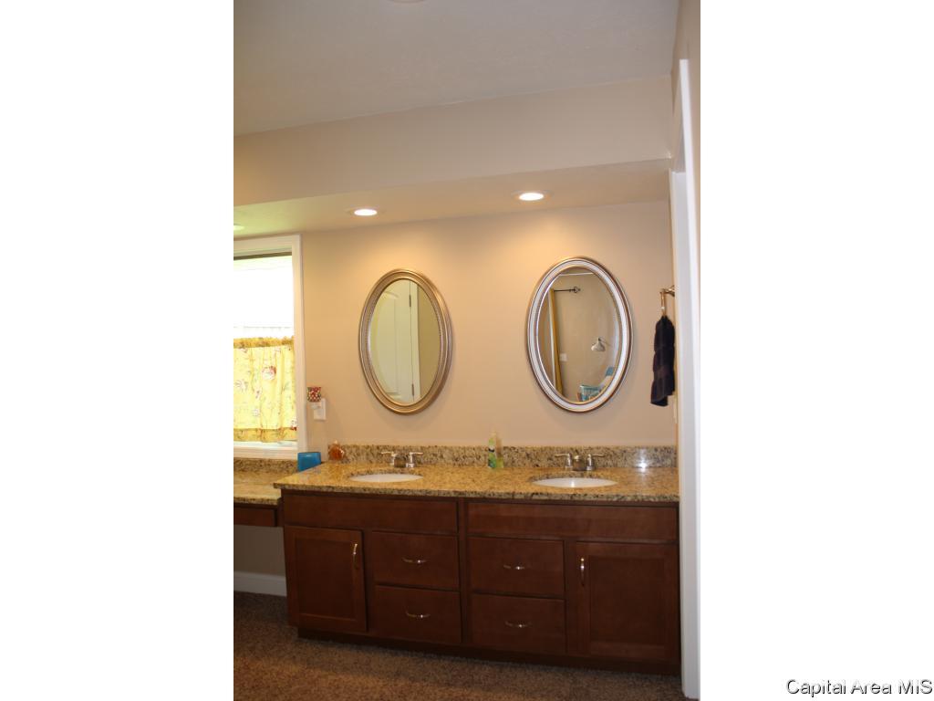 8083 West Outer Road Sherman, IL 62684 - Photo 20 of 35 Gallery Image 20