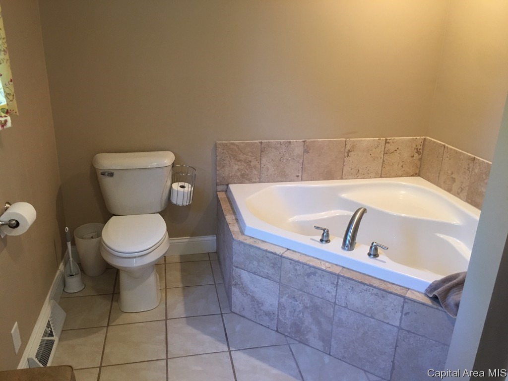 8083 West Outer Road Sherman, IL 62684 - Photo 22 of 35 Gallery Image 22