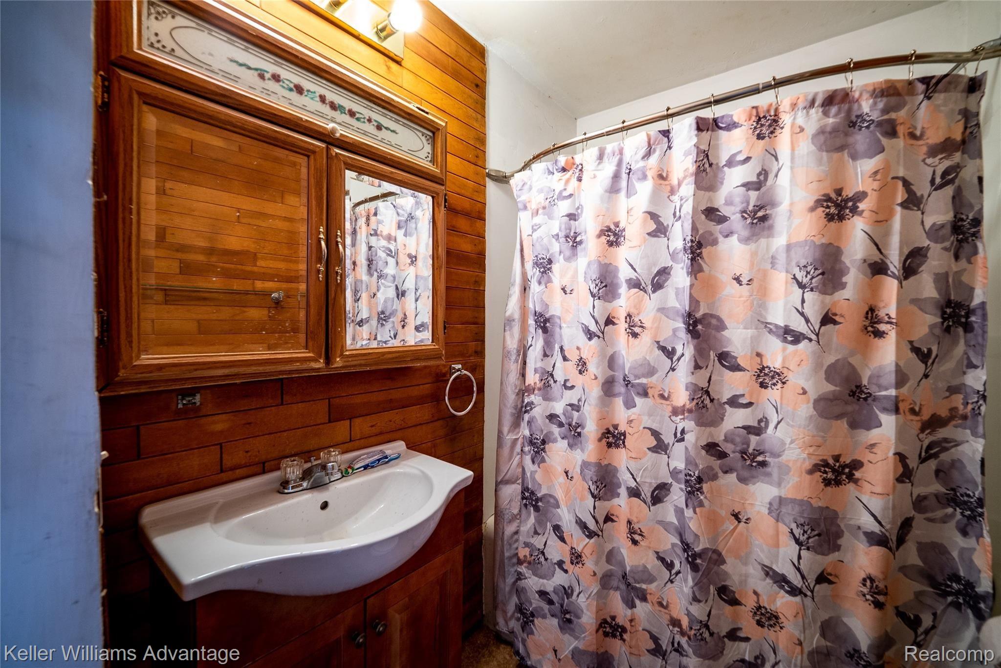 29074 Grix Road New Boston, MI 48164 - Photo 14 of 34 GrixRd_29074_Full Bath A1.jpg