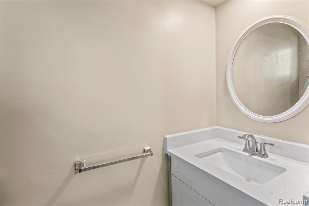 1932 Devonshire Road Bloomfield Hills, MI 48302 - Photo 20 of 35