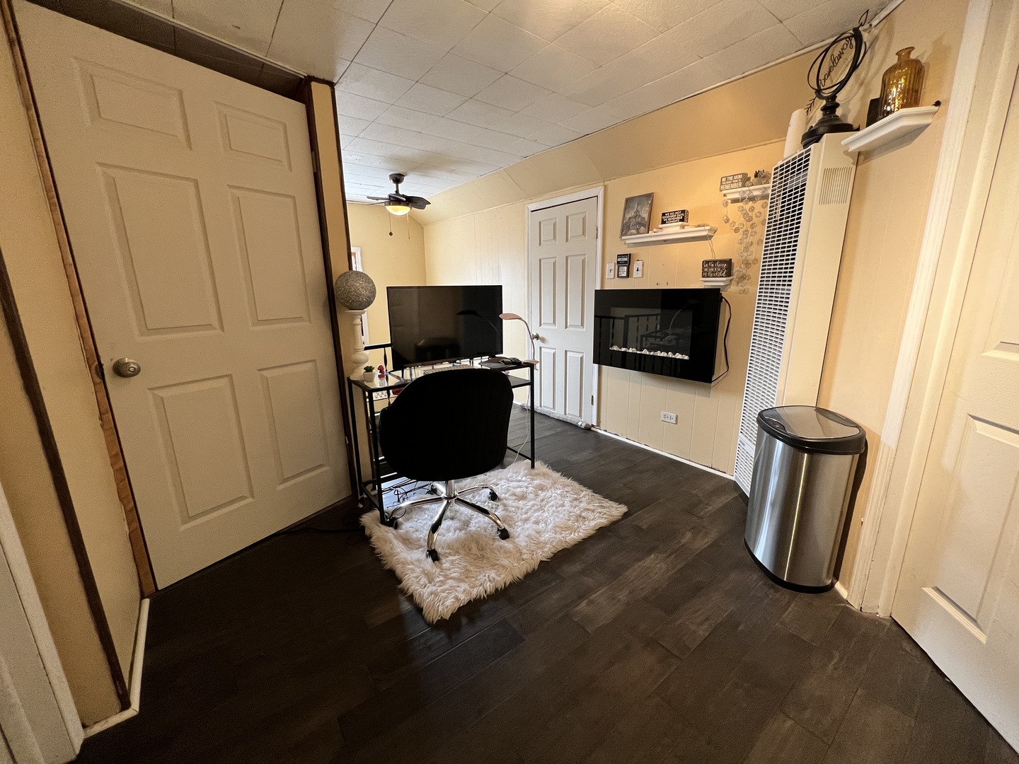12240 South Racine Avenue Chicago, IL 60643 - Photo 10 of 14 a view of kitchen with sink and refrigerator