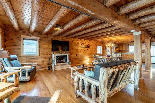 $875,000 | 680 Ln 150H Hamilton Lake, Hamilton, IN 46742