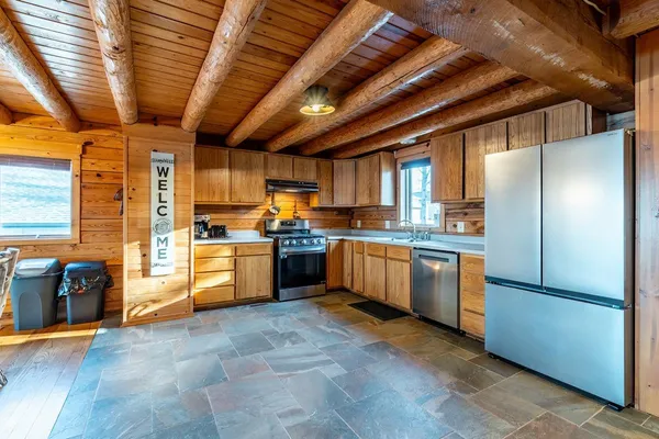 $875,000 | 680 Ln 150H Hamilton Lake, Hamilton, IN 46742