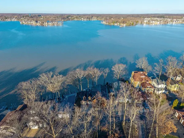 $875,000 | 680 Ln 150H Hamilton Lake, Hamilton, IN 46742