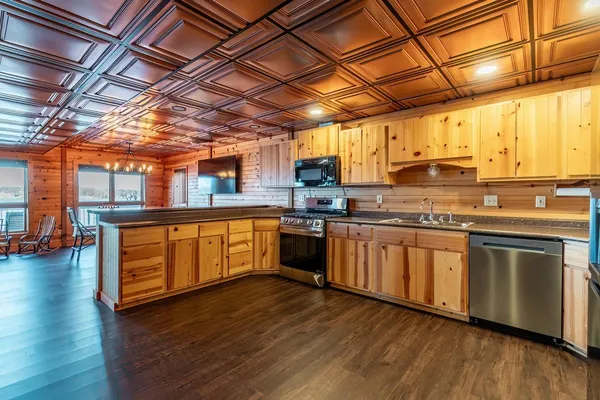 $875,000 | 680 Ln 150H Hamilton Lake, Hamilton, IN 46742