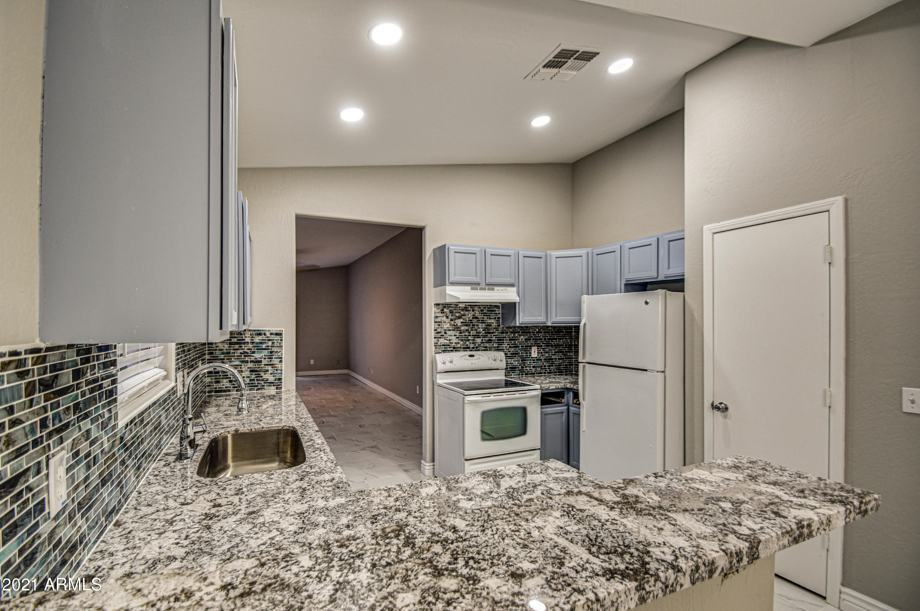 2929 West Monte Vista Road Phoenix, AZ 85009 - Photo 5 of 18 Monte