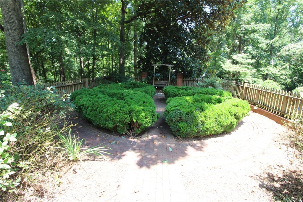 312 Valley Stream Road Statesville, NC 28677 - Photo 7 of 45 Gallery Image 7