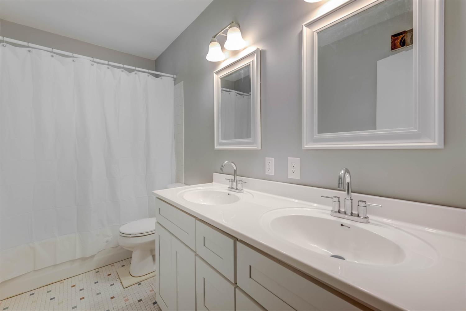 1651 Quebec Road Cincinnati, OH 45205 - Photo 14 of 31