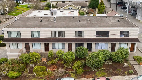 a view of multiple houses with a yard