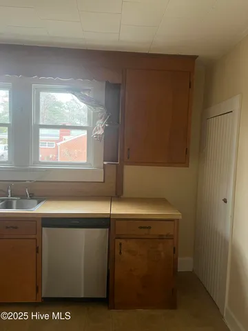 $1,000 | 1319 East 14th Street, Greenville, NC 27858