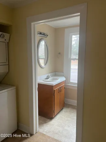 $1,000 | 1319 East 14th Street, Greenville, NC 27858