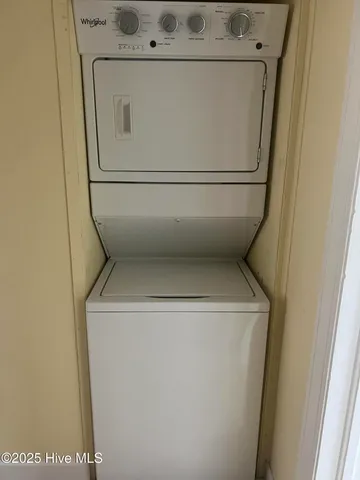 $1,000 | 1319 East 14th Street, Greenville, NC 27858