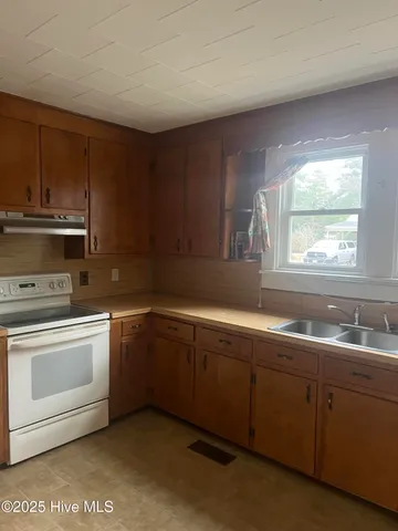 $1,000 | 1319 East 14th Street, Greenville, NC 27858