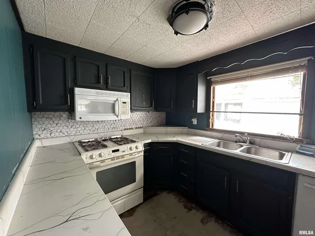 $120,000 | 605 West State Street, Buckner, IL 62819