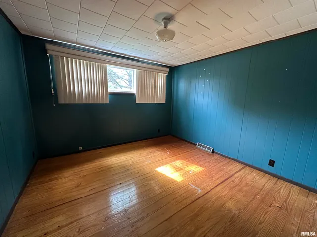 $120,000 | 605 West State Street, Buckner, IL 62819