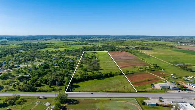 a view of a tennis court
