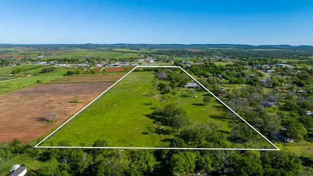 a view of a tennis court