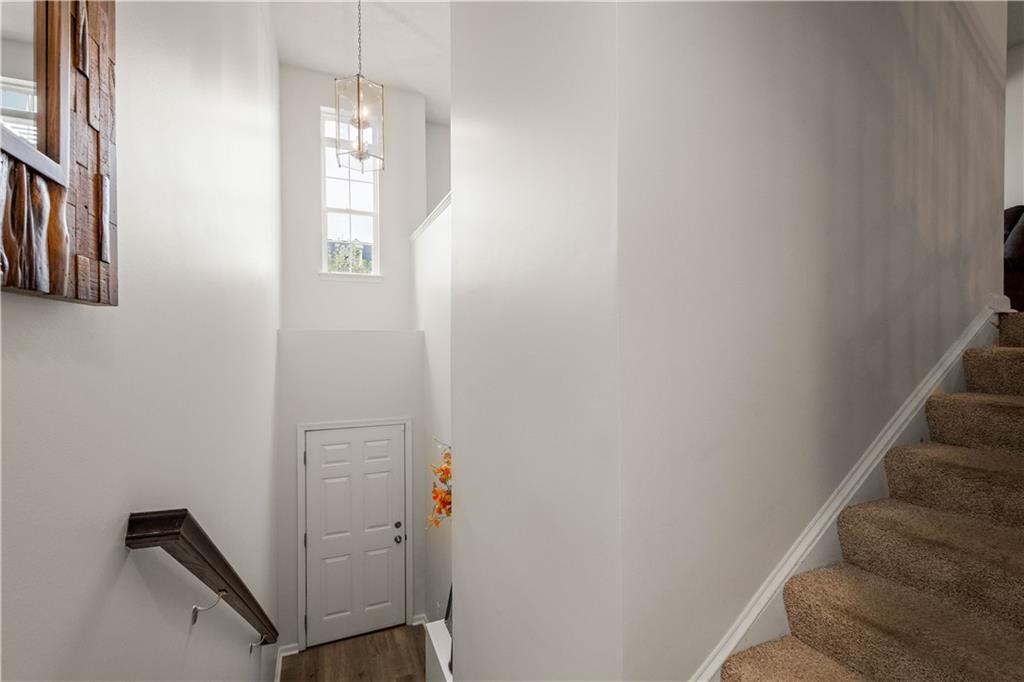 22 Truman Circle McKees Rocks, PA 15136 - Photo 3 of 32