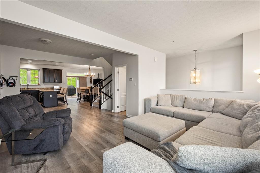 22 Truman Circle McKees Rocks, PA 15136 - Photo 5 of 32