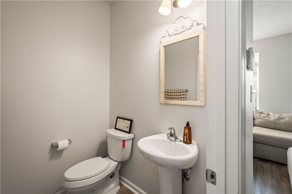 22 Truman Circle McKees Rocks, PA 15136 - Photo 7 of 32