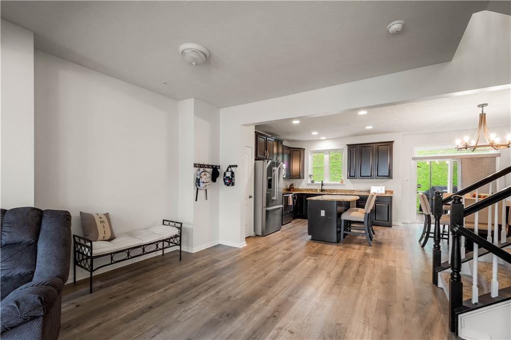 22 Truman Circle McKees Rocks, PA 15136 - Photo 8 of 32