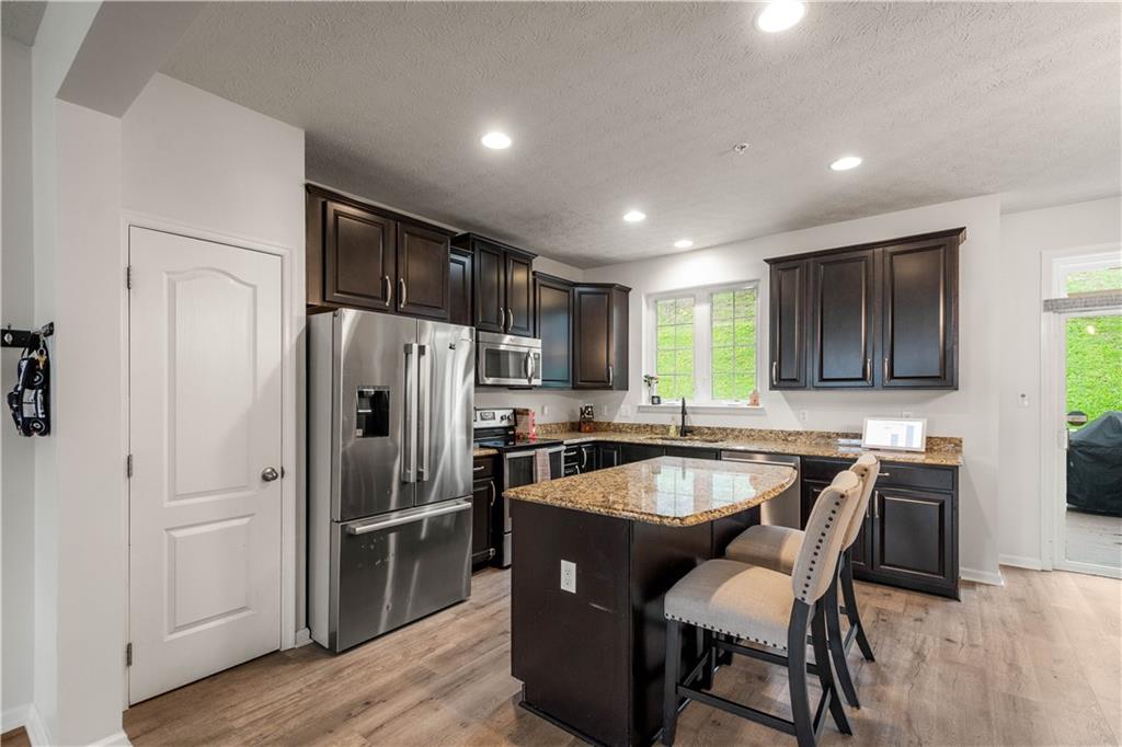 22 Truman Circle McKees Rocks, PA 15136 - Photo 9 of 32