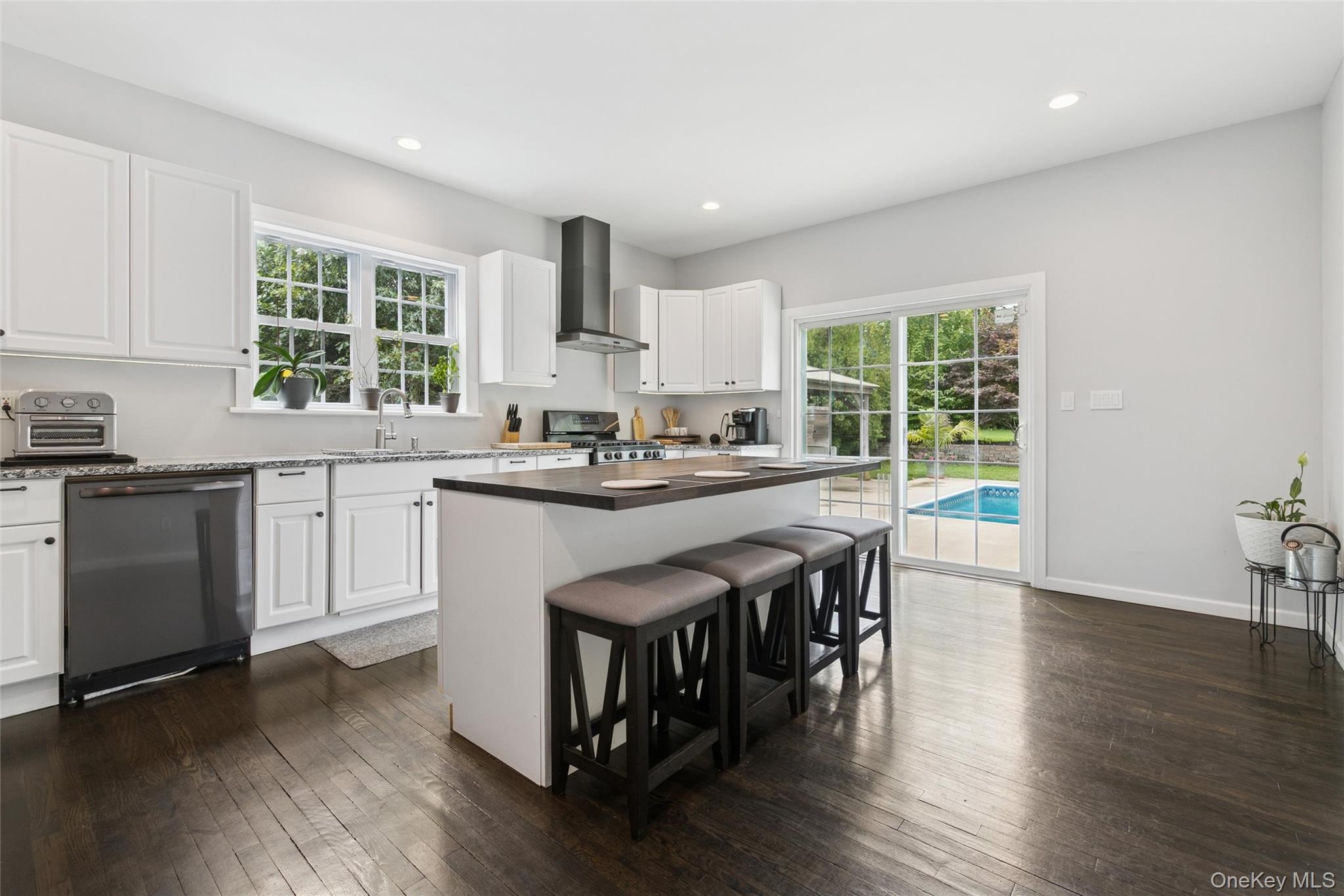 138 North Road Hampton Bays, NY 11946 - Photo 13 of 30