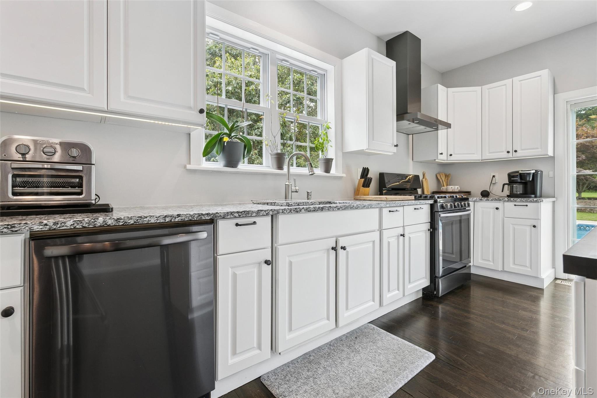 138 North Road Hampton Bays, NY 11946 - Photo 15 of 30