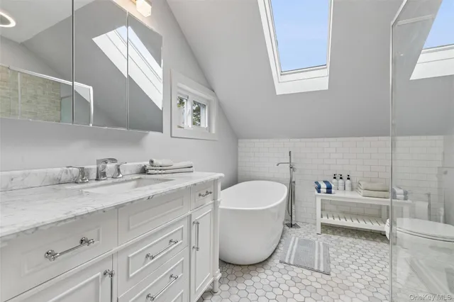 $95,000 | 138 North Road, Hampton Bays, NY 11946