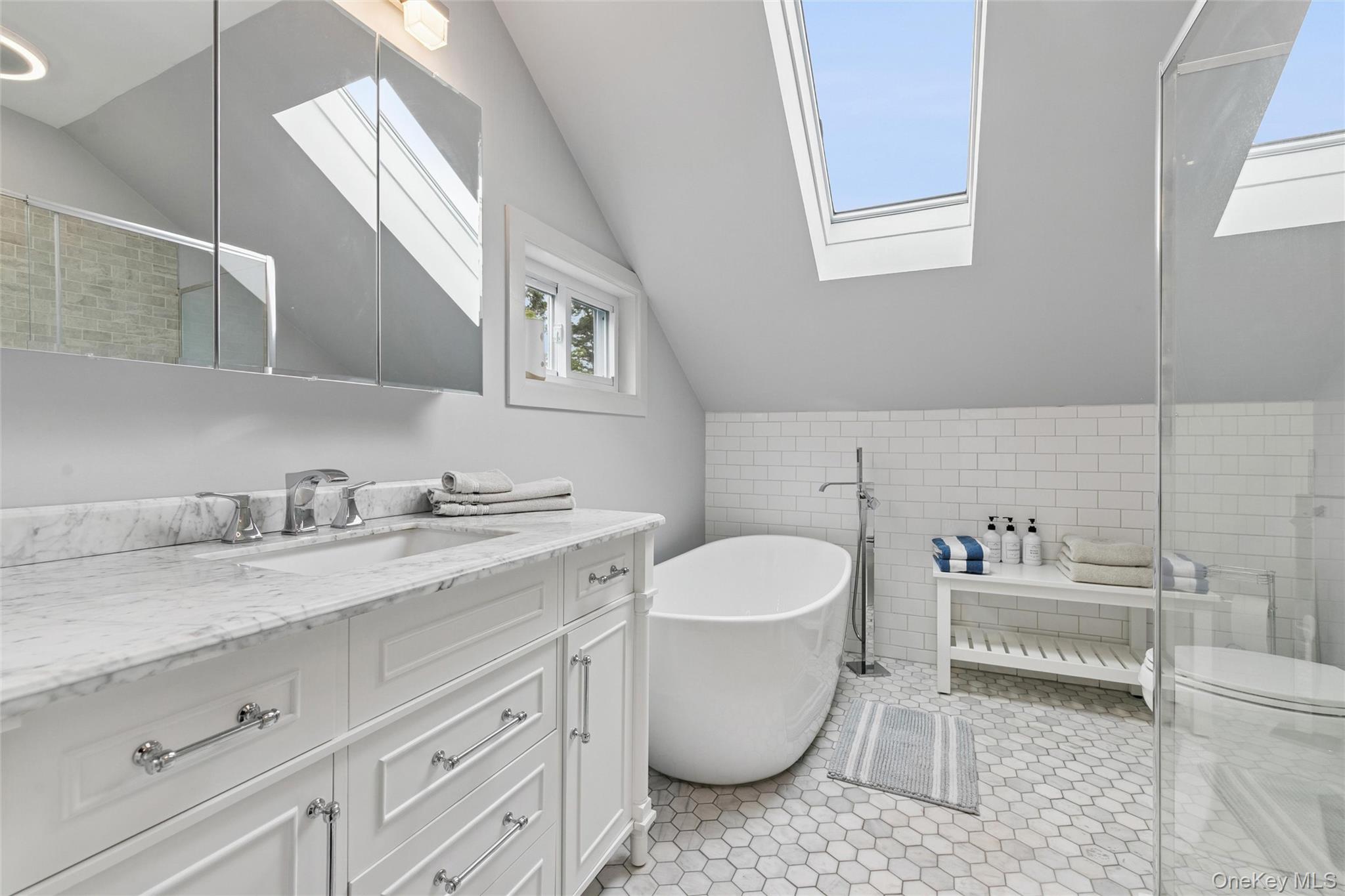 138 North Road Hampton Bays, NY 11946 - Photo 19 of 30