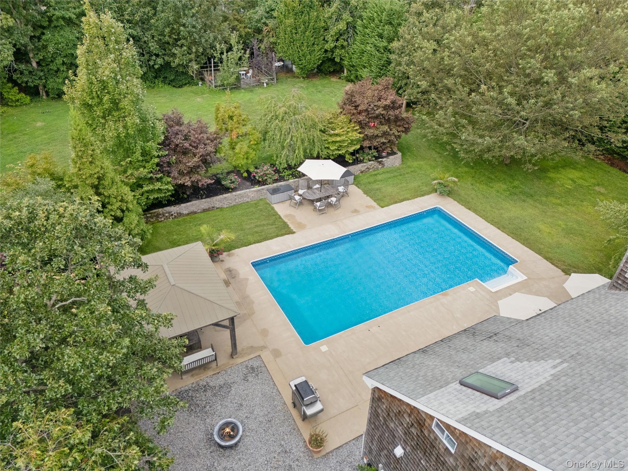 138 North Road Hampton Bays, NY 11946 - Photo 5 of 30