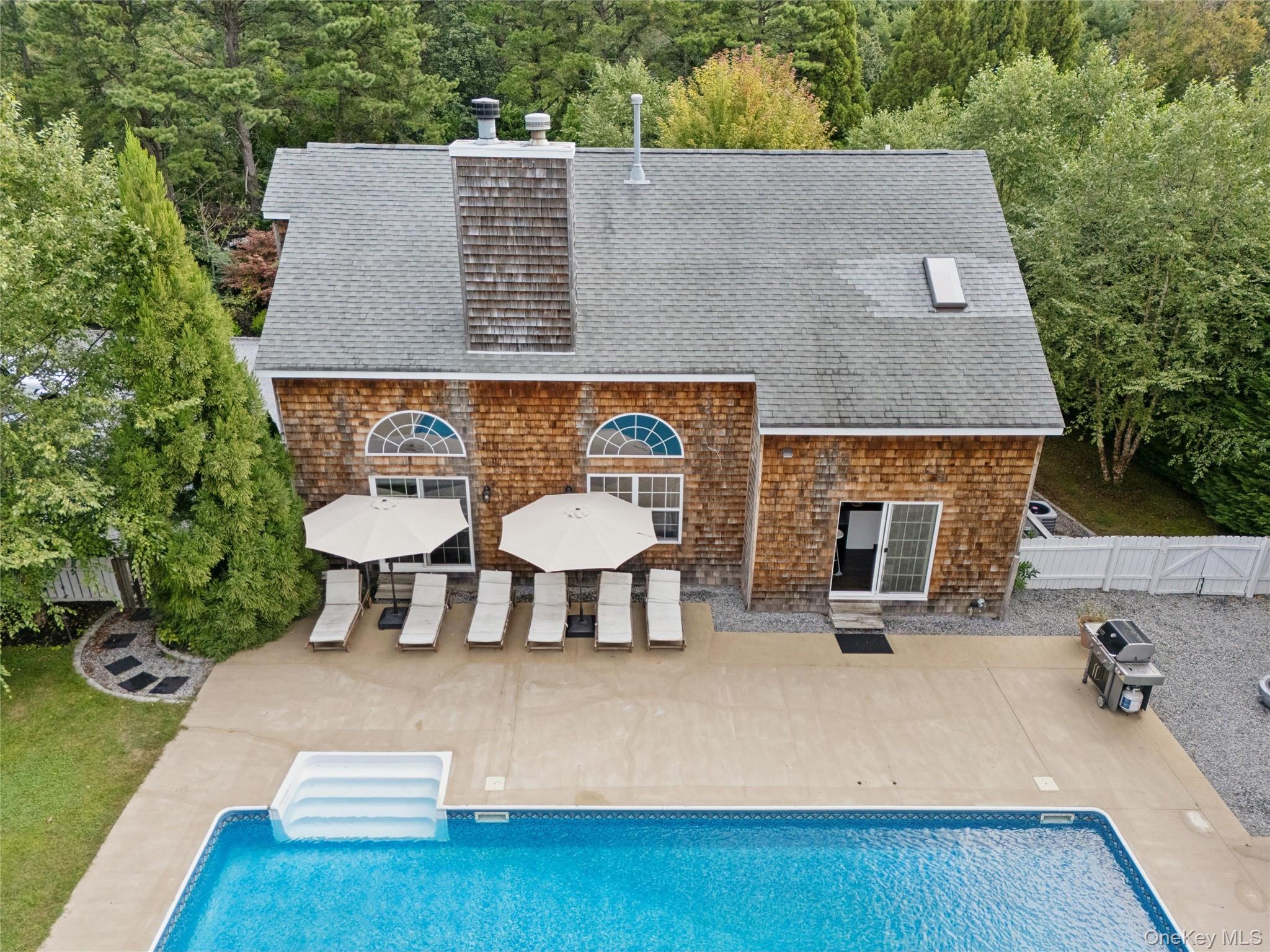 138 North Road Hampton Bays, NY 11946 - Photo 6 of 30