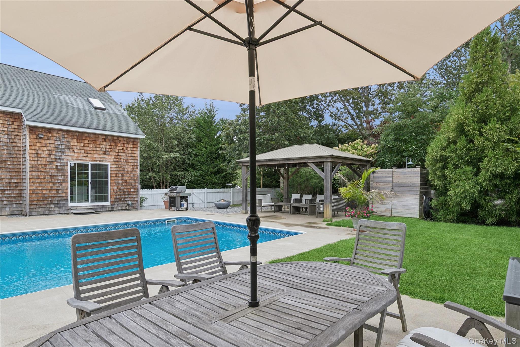 138 North Road Hampton Bays, NY 11946 - Photo 8 of 30