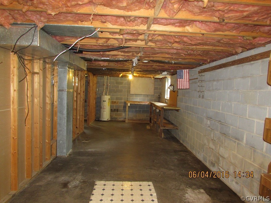 660 Cooks Road Farmville, VA 23901 - Photo 11 of 18 a view of a hallway with a table and chairs
