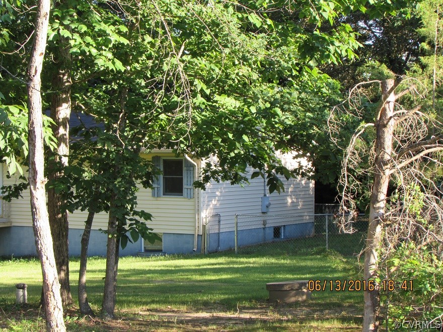 660 Cooks Road Farmville, VA 23901 - Photo 12 of 18 a view of a backyard with a large tree