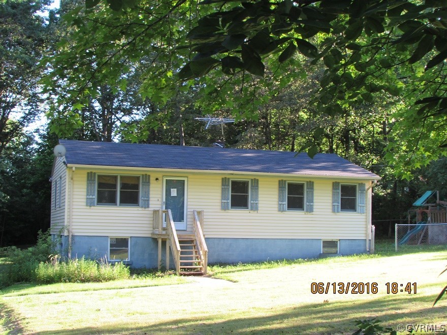 660 Cooks Road Farmville, VA 23901 - Photo 13 of 18 a view of a house with a backyard