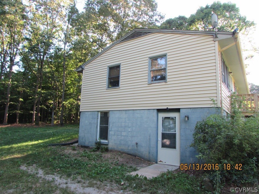 660 Cooks Road Farmville, VA 23901 - Photo 14 of 18 a view of a house with yard and a tree