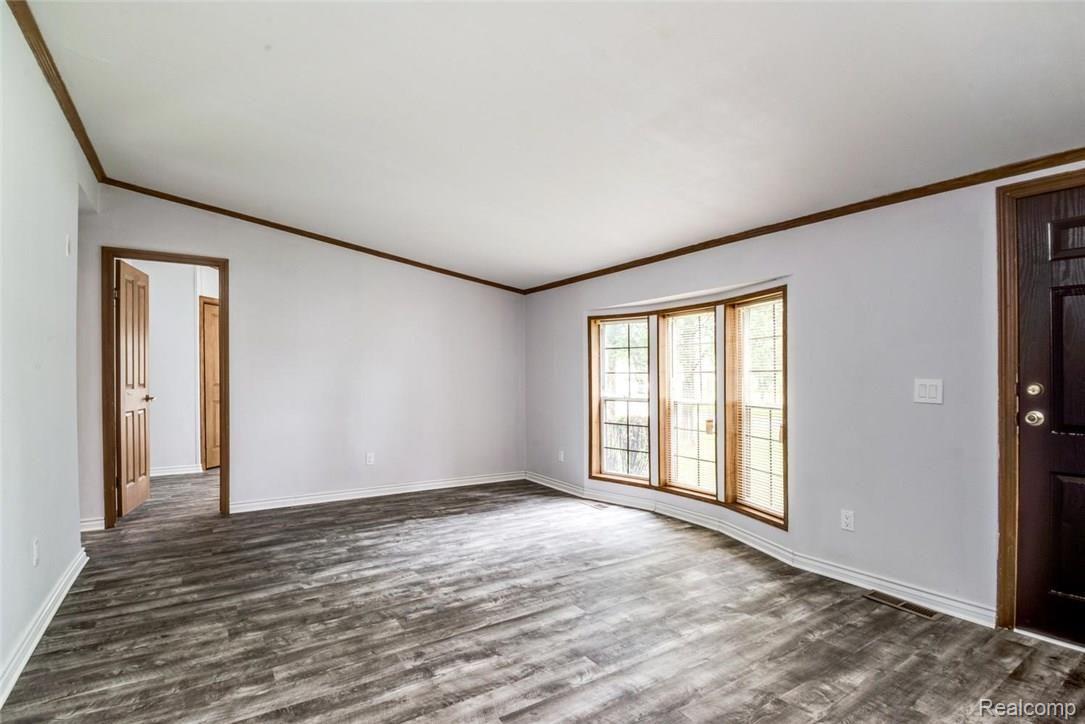 6002 Biddle Street Romulus, MI 48174 - Photo 7 of 29 Living Room