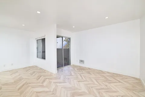 $425,000 | 8015 Caminito De Pizza, Unit E, San Diego, CA 92108