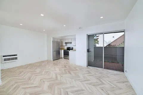 $425,000 | 8015 Caminito De Pizza, Unit E, San Diego, CA 92108