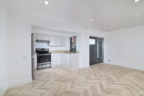 $425,000 | 8015 Caminito De Pizza, Unit E, San Diego, CA 92108