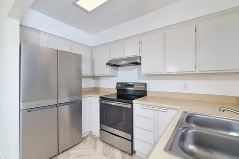 $425,000 | 8015 Caminito De Pizza, Unit E, San Diego, CA 92108