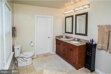 902 Uniontown Road Westminster, MD 21158 - Photo 13 of 30 Bath (Master)
