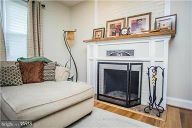 902 Uniontown Road Westminster, MD 21158 - Photo 5 of 30 Living Room