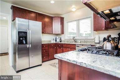 902 Uniontown Road Westminster, MD 21158 - Photo 8 of 30 Kitchen