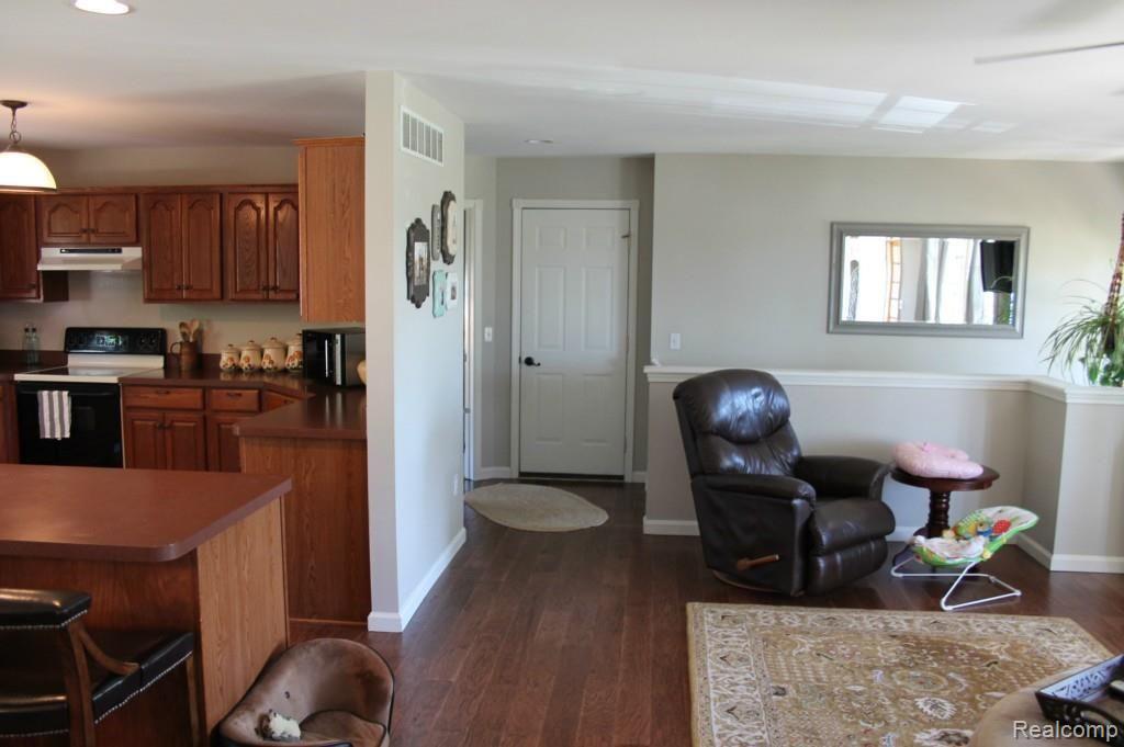 4990 Sycamore Road Newport, MI 48166 - Photo 10 of 25 IMG_3517.jpg