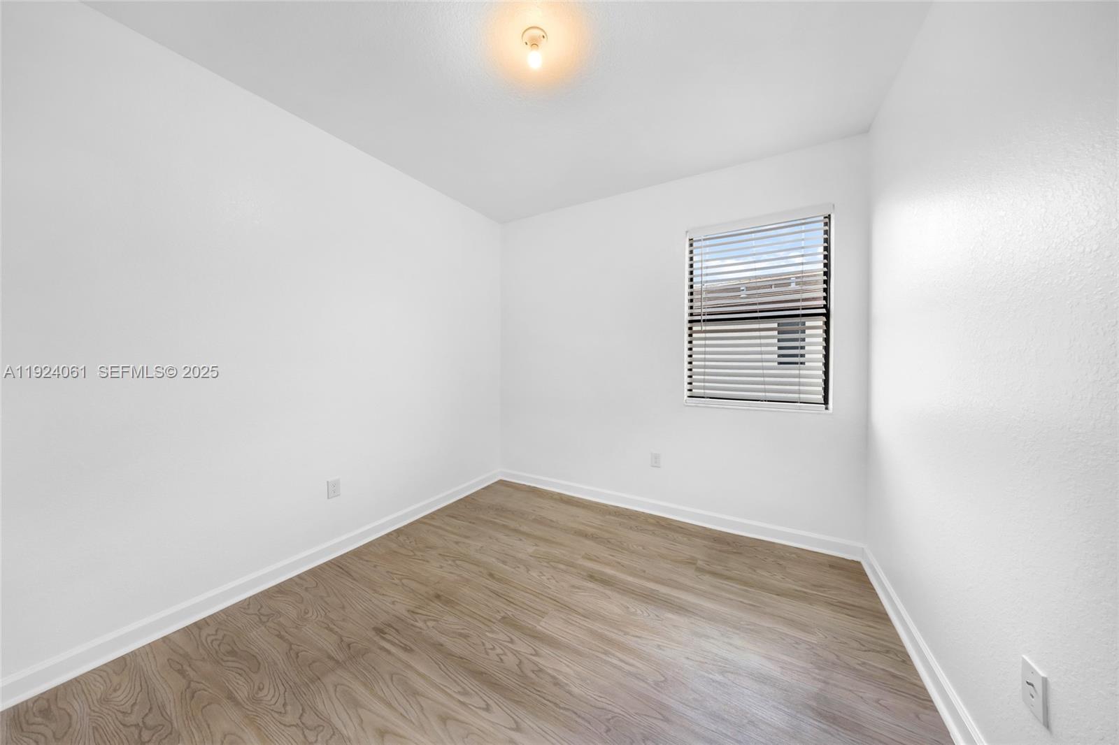 268 Northeast 210th Way Miami, FL 33179 - Photo 37 of 98