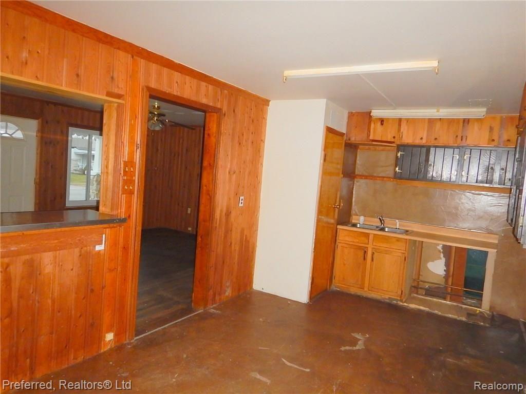 1158 Fall River Road Ypsilanti, MI 48198 - Photo 6 of 23 Kitchen_Living.JPG